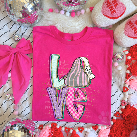 Love With a Kiss Graphic Tee – Semi-Exclusive