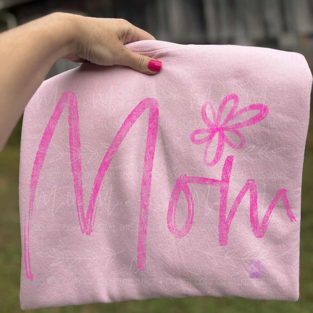 Mom Flower Chalk Script Graphic Tee