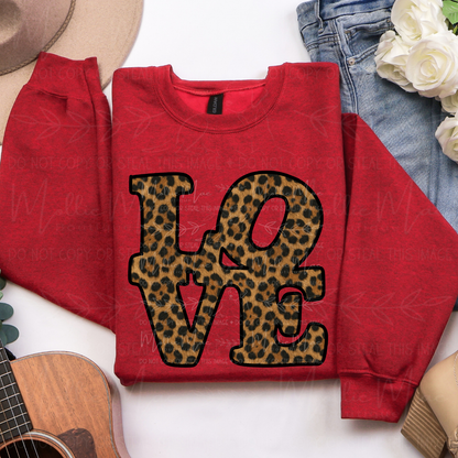Leopard LOVE Graphic Sweatshirt – Cozy Unisex Valentine Style