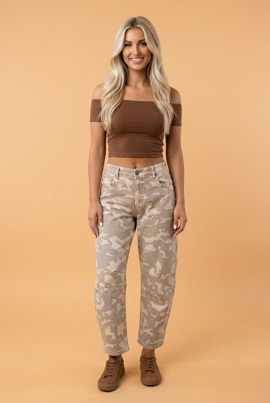 Khaki camouflage denim rivet pocket barrel jeans with camouflage denim, barrel-leg shape, rivet details and pockets, women’s boutique fashion