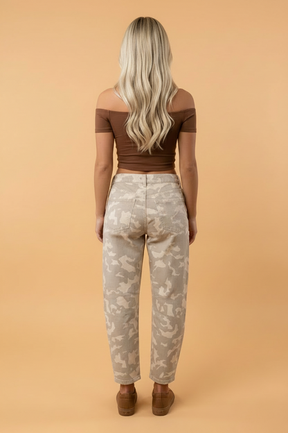 Khaki camouflage denim rivet pocket barrel jeans with camouflage denim, barrel-leg shape, rivet details and pockets, women’s boutique fashion